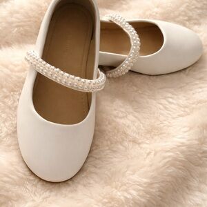 Elegant White Pearl-Embellished Women's Shoes
